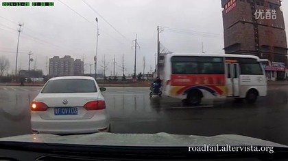 Skuter vs auto 