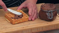Domowa nutella z chrupiącymi goframi / Oddaszfartucha
