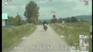 Ucieczkę przed policjantami motocyklista zakończył w rowie