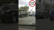 Kierowca Mitsubishi wyskoczył z pięściami na kierowce Mercedesa