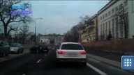 Bez Trzymanki: Zawracał na ręcznym... na skrzyżowaniu. Złapali go