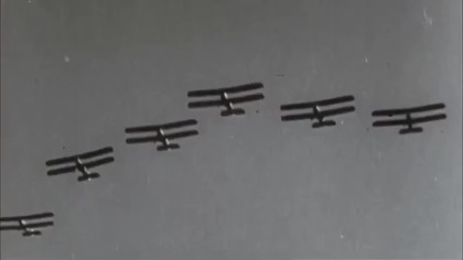Adaptacja powieści H.G. Wellsa pod tym samym tytułem.
W małym miasteczku w USA spada dziwny meteor. Ludzie są zafascynowani tym zjawiskiem. Jedynie doktor Clayton Forrester jest sceptyczny. Jego niepokój budzą również doniesienia o podobnych zjawiskach na całym świecie. Jak się później okazuje, meteor jest kapsułą, w której na Ziemię przybyły istoty z Marsa. Rozpoczyna się inwazja. 
