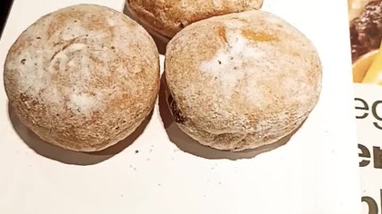 Węgierskie McPOPS - czy rozmiar ma znaczenie? Mini pączusie w Macdonalds - z kawą 990 forintów.