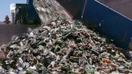 Od destrukcji do produkcji (kominki,torby dla kurierów, wata docieplająca).