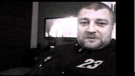 Rozpruty brzuch, obcięty łeb i studnia.