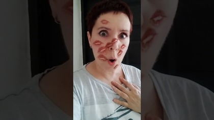 Szał pocałunków! Jak ja to teraz zmyję?! #shorts #dc #comedy #humor #funny #dzienpocalunku #kissday