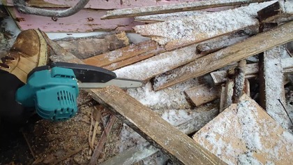 Jak zachowuje się Mini Piła Akumulatorowa z Chin po 2 latach | Cięcie drewna - TEST CZAJNA.pl