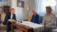 Tusk odwiedził starsze małżeństwo, po tym jak dowiedział się, że mają kłopoty