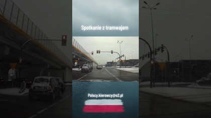 TRAMWAJ NIE WYBACZA!  Stłuczka na rondzie chwila i tragedia! #wypadek #polskiedrogi