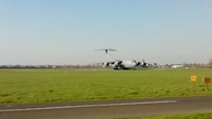Boeing C-17 Węgierskich Sił Lotniczych PAPA ( NATO ) dostarcza na Okęcie zwłoki fikcyjnej katastrofy