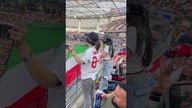 Fanki z Iranu protestują przeciwko swojemu krajowi #worldcup #iran