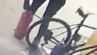 Nietypowy sposób pompowania kół w rowerze