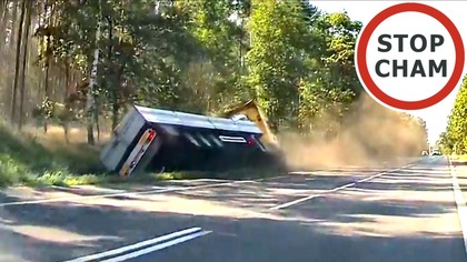 Wystrzał opony w ciężarówce. Chwile wcześniej i ciężarówka wjechała by  czołowo w busa jadącego z przeciwnego kierunku.

14.08.2025 Wystrzał opony, DK80, Kamieniec - Strzyżowa