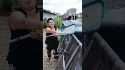 Otwieramy basen i...  czyje to piórko?  #shorts #humor #dc #fyp #zart #dziecko #przedszkolak #basen