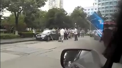 B&oacute;jka z użyciem znaku drogowego