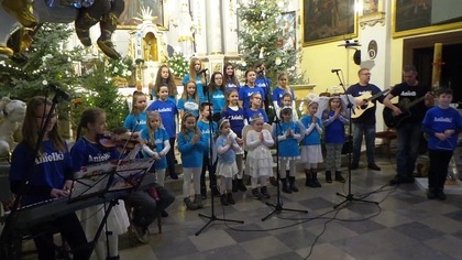 Schola Aniołki z Markuszowa - kolęda Wśród nocnej ciszy