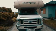 AMERYKAŃSKI KAMPER Ile Pali Benzyny i Jak Wygląda? Luxury Camper Tour