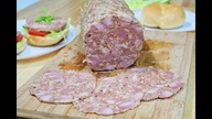 Domowa swojska wędlina z szynki i łopatki wieprzowej parzona w piekarniku