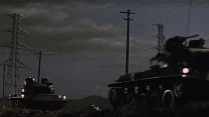 Godzilla u boku Anguirusa podejmuje walkę z kosmitami, na czele kt&oacute;rych stoją Gigan i Kr&oacute;l Ghidorah.