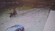 Dwie kradzieże samochodowych części.  Złodzieje próbowali przewieźć łup na taczce