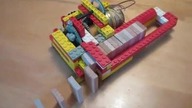 Maszyna do układania Domino (z klocków lego)