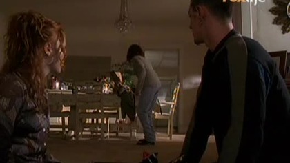 Sześć st&oacute;p pod ziemią - 01x10 - Nowa osoba