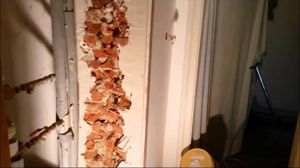 Księży Młyn - famuły  po rewitalizacji i nowe już popękane tynki - Łódź