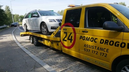 Kolizja na skrzyżowaniu ul Wiosny Ludów i Karwety
