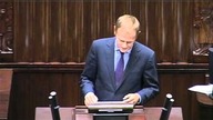 Premier: Nie wygrażać nad grobem pięściami