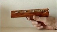 Magnetyczny drewniany pistolet :D