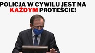 Kamiński w Sejmie przyznaje że na każdym proteście są policjanci w cywilnych ubraniach