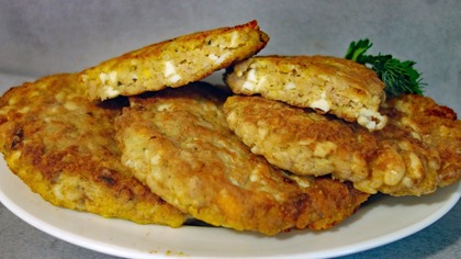 Sznycle z mięsa mielonego i jajek są niesamowicie puszyste w środku i idealnie chrupiące na zewnątrz