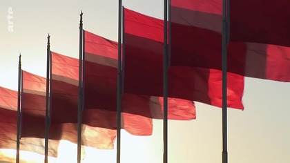 Władze Pekinu nie mogą lekceważyć siły tajwańskiej demokracji  powiedział prezydent Tsai Ing-wen. Wyspa oddalona 130 kilometr&oacute;w od chińskiego wybrzeża znajduje się w centrum zaognionego konfliktu między Państwem Środka a Stanami Zjednoczonymi. Ale tajwańska tożsamość to o wiele więcej niż op&oacute;r wobec komunistycznych Chin. Kraj jest tyglem, w kt&oacute;rym mieszają się 24 miliony mieszkańc&oacute;w r&oacute;żnego pochodzenia, a w sercach wszystkich jest pragnienie wolności.

Reżyseria
Pierre Haski

Produkcja
Hikari

Producent/ka
Anthony Dufour

Autor
Pierre Haski

Kraj
Francja

Rok
2022