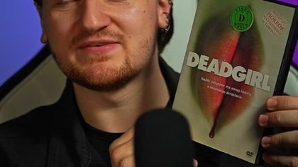 Dłuższa recenzja horroru Deadgirl z 2008:

 Tu możesz pomóc mi w kupowaniu horrorów i ich recenzowaniu  https://patronite.pl/MrocznyKrytyk
 Tu możesz posłuchać podcastów  https://www.youtube.com/playlist?listPLSdNHIY_7dZzb1RYvgobaLC4kiEMXNrAR
 Tu możesz wesprzeć kanał i oglądać bonusowe odcinki  https://www.youtube.com/channel/UC6qZsi_0wDQ5INS3tN9Tosw/join 

#horror #recenzja #filmygrozy