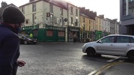 Irlandia, Sligo - 27. 02. 2021 - Ludzie w Miseczkach na Świeżym Powietrzu.