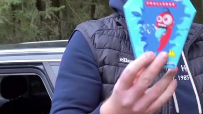 Wytrzymasz minutę bez popijania Solony hot chip challenge zaczyna się teraz!