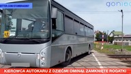 SKANDAL! Polski autokar pełen dzieci przejeżdża przez zamknięty przejazd kolejowy