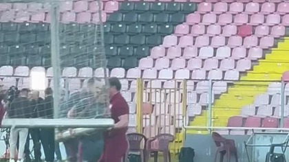 Jan Urban pomaga  Selekcjoner żadnej pracy się nie boi