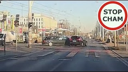 Wypadek BMW z Kią - siłą rozpędu niemal wjechał w pieszego #1815 Wasze Filmy