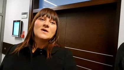 23. 11. 2022r Justyna Socha blokuje wejście na salę, Sąd Wrocław śmierc Dawida po szczepieniu
