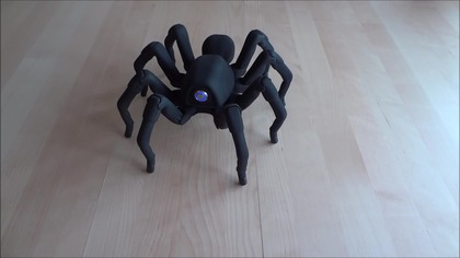 Robot-pająk tańczy rumbę