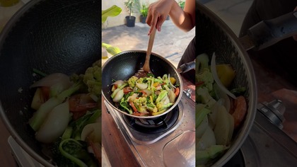 Krewetki z ananasem i warzywami 1