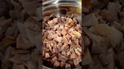 Sałatka z wędzonym kurczakiem i żółtym serem #shorts #smakowitedania #gotowanie #recipe #food