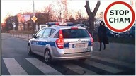 Policja omija przed przejściem i pieszy wchodzący #1042 Wasze Filmy