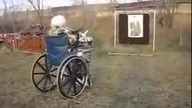 Babcia strzela z mp40