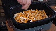 Filet z kurczaka z kurkami i makaronem - MultiGrill Kuvings i młynek Finamill / Oddaszfartucha