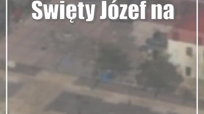Święty Józef na dożynki.  Wielki pomnik w małym miasteczku