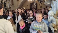 Chwalę Ciebie Panie śpiewa schola Aniołki z Markuszowa