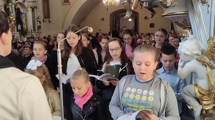 Chwalę Ciebie Panie śpiewa schola Aniołki z Markuszowa