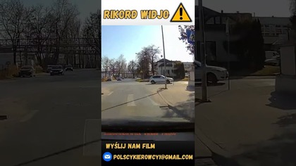Nie opanował hulajnogi i gleba #hulajnoga #hulajnogaelektryczna #polska #dashcam #polscykierowcy